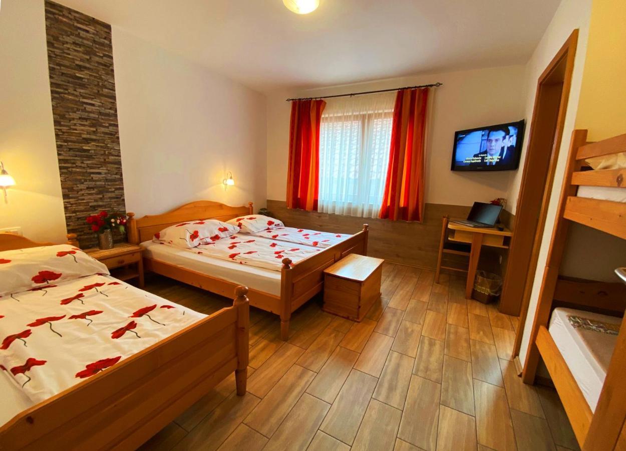 Guesthouse Mesec Zaplana 버니카 외부 사진